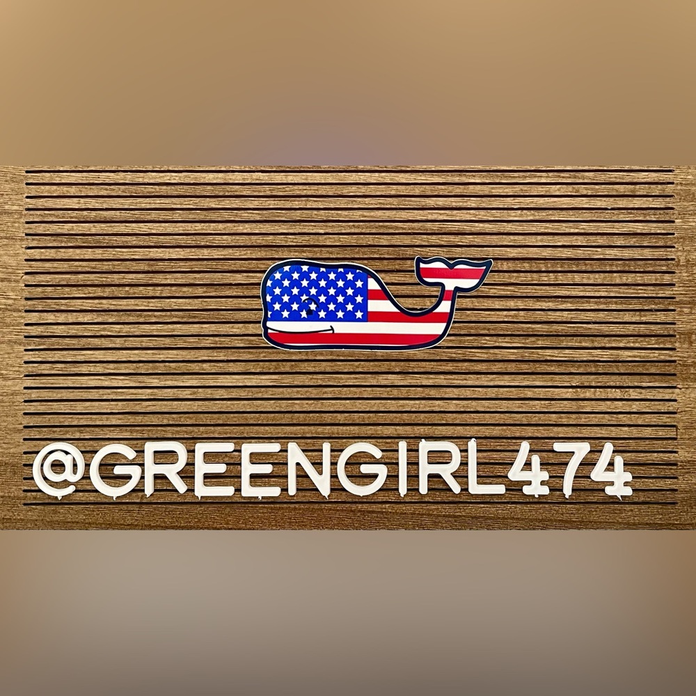 Vineyard Vines Sticker - American Flag VV Whale 🇺🇸